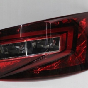 Škoda Superb Estate 2015 – 2024 OSR Outer Tail Light