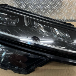 Škoda Octavia 2018-2021 RH Headlamp Washer Jet